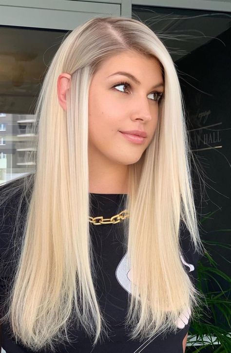 Cool Platinum Blonde Hair Colors Ideas Perfect for 2022 Lowlights Platinum Blonde, Hair With Dark Underneath, Cool Platinum Blonde Hair, Platinum Blonde With Lowlights, Blonde Hair With Dark Underneath, Blonde With Shadow Roots, Blone Hair, Highlights Silver, Hair Colors Ideas