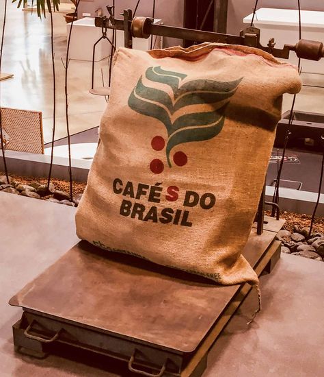 Brazilian Coffee Shop, Brazil Cafe, Brazil Coffee, Growing Coffee, Coffee Brands, Robusta Coffee, Brazilian Coffee, Coffee Restaurants, Coffee Label