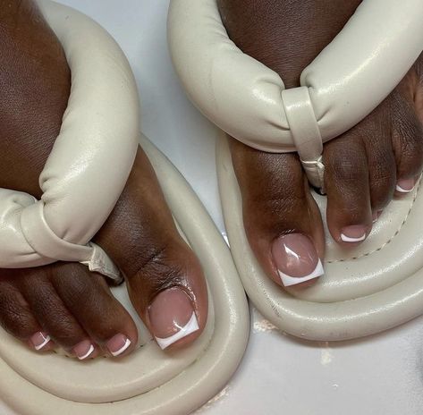 French Tip Pedicure, French Toe Nails, Ambre Nails, French Pedicure, Gel Toe Nails, Acrylic Toe Nails, Acrylic Toes, Pretty Toe Nails, Ombre Acrylic Nails