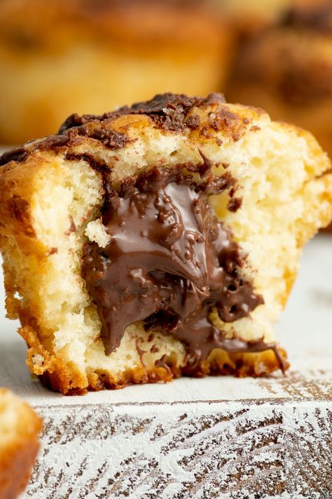 Muffins au Nutella - Marie Food Tips Nutella Filled Muffins, Autumn Starter Recipes, Nutella Stuffed Muffins, Nutella Muffins Recipes, Recipes With Nutella, Muffin Nutella, Dessert Muffins, Dessert Nutella, Muffin Dessert