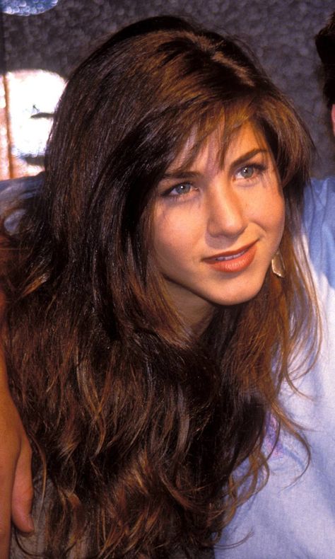 Jennifer Anniston - 1980's style. Jennifer Aniston Short Hair, Jennifer Aniston 90s, Nancy Dow, Iconic Hairstyles, Jeniffer Aniston, Jennifer Aniston Hair, Jennifer Aniston Style, Jennifer Aniston Hot, Jenifer Aniston