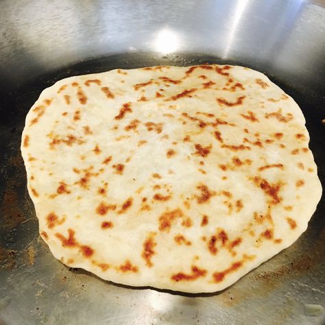 Plain yogurt flat bread with simple ingredients Two Ingredient Flat Bread, Flatbread With Yogurt, Yogurt Bread Recipe Simple, Yogurt Flat Bread Recipe, What To Do With Plain Yogurt, Plain Yogurt Uses, Recipes Using Plain Yogurt, Recipe Using Plain Yogurt, Yogurt Flatbread Recipe