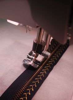 Zippers Creatively Embellished with Decorative Stitching or Machine Embroidery | seecherylsew Embroidery Dress Diy, Zipper Crafts, Machine Embroidery Thread, Sewing Machine Embroidery, Sewing Machine Feet, Trendy Sewing, Embroidery Shop, Decorative Stitching, Sewing Embroidery