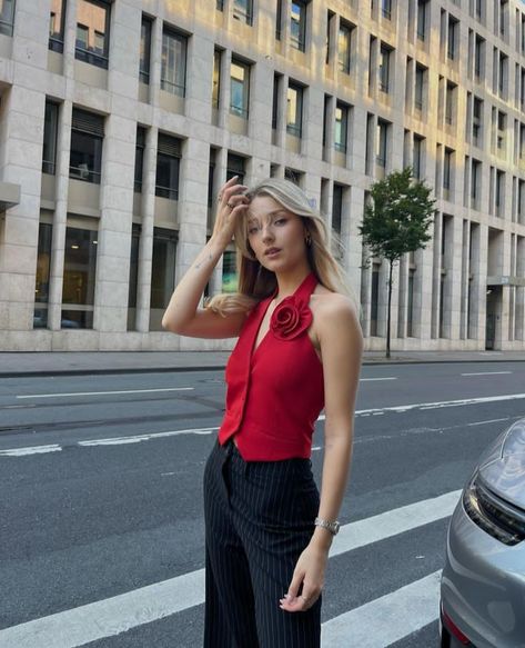 Red Waistcoat Outfit, Red Waistcoat Outfit Women, Outfits Chalecos, Waistcoat Outfit Women, Outfit For Paris, Waistcoat Outfit, Red Waistcoat, Oufits Casual, Quick Outfits