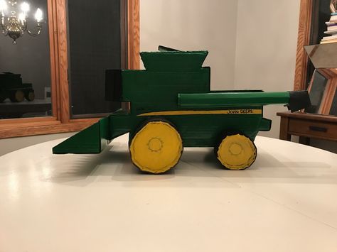 Valentines Box, Hay Day, Valentine Box, John Deere, Wooden Toy Car, Wooden Toys, Craft Ideas, Toy Car, Valentines Day