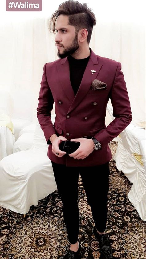 Short Men In Suits, Wine Blazer Outfit Men, Latest Blazer Design For Men, Blezars For Men Wedding, Trendy Suits For Men, Men Casual Dress, Arab Men Fashion, Formal Dresses For Men, Mens Smart Casual Outfits