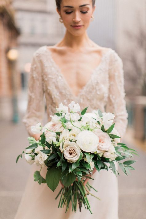 Emerald Green Gold Wedding, Champagne Wedding Flowers, Emerald Green Wedding Theme, Megan Lee, Green Gold Weddings, Pink And White Weddings, Laid Back Wedding, Green Themed Wedding, Emerald Green Weddings