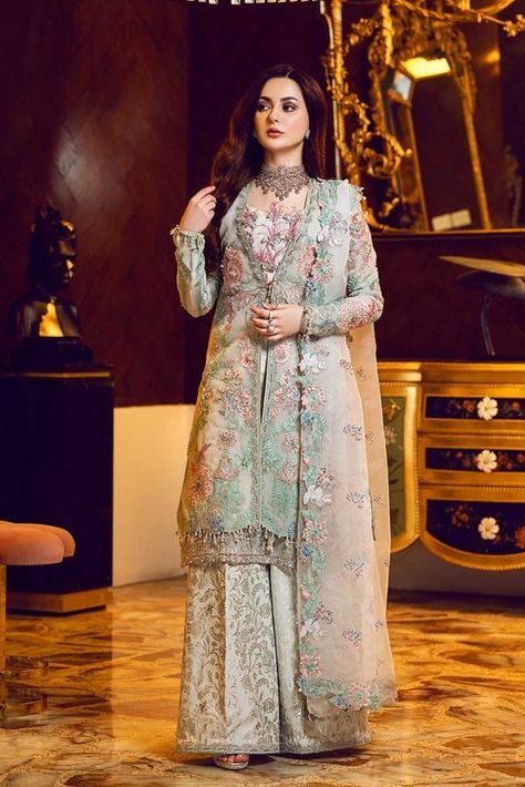 Rang Rasiya Ritzier Embroidered Chiffon Collection Embroided Suits, Haniya Amir, Outfit For Party, Pakistani Beauty, Hania Amir, Designer Outfit, Pakistani Party Wear, Pakistani Suit, Pakistani Fashion Casual