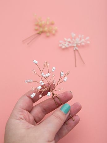 Learn how to make this stunning vine-style bridal hair pin! It's easier than you think! Juda Hairstyles, Diy Bridal Hair, Hair Pins Diy, Bun Wedding, Bridal Hair Pin, Diy Wedding Hair, Twisted Hair, Rings Ideas, Rhinestone Hair Pin