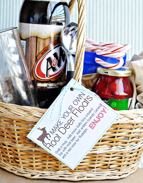 Root Deer Float Kit! Such an easy Christmas gift idea. Use Avery note cards to design and print your own tag. Gifts For Neighbors, Family Gift Baskets, Budget Gifts, Budget Christmas, Christmas Gift Baskets Diy, Christmas Neighbor, Baskets For Men, Gift Baskets For Men, Neighbor Christmas Gifts