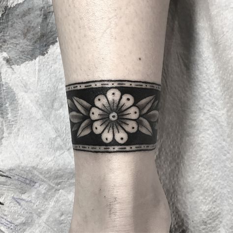 Traditional flower ankle band and cover up. 🖤 #amandarinertattoo #slavetotheneedle Traditional Band Tattoo, Ankle Band Tattoo Women, Traditional Ankle Tattoo, Traditional Tattoo Band, Cuff Tattoo Wrist, Traditional Tattoo Cover Up, Traditional Tattoo Wrist, Ankle Cuff Tattoo, Flower Band Tattoo