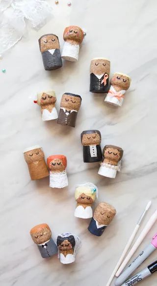 Cork Wedding, Wine Cork Diy Crafts, Wine Cork Ornaments, Wine Cork Diy, Bride And Groom Cake Toppers, Cork Ornaments, Diy Wedding Cake, Champagne Corks, Cork Diy