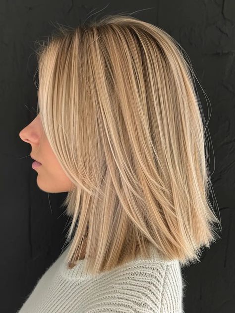 Hairstyles For Flat Fine Hair, Flippy Bob Hairstyles, Long Bob Haircut 2024 Trends, Fine Hair Lob, Short Blonde Hair With Layers, Fine Flat Hair Haircuts, Trendy Lob Haircut, Layered Lob Haircut, Lob Haircut Thick Hair