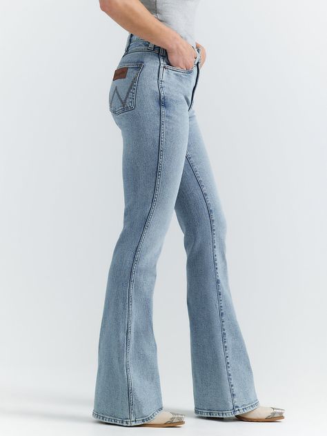 Women's Wrangler Retro® Bailey High Rise Flare Jean Casual Shoes For Jeans, Cowgirl Jeans Wrangler, Western Clothing For Women, Wranglers Outfit, Western Flare Jeans Outfit, High Waist Flare Jeans Outfit, 26 Year Old Fashion Outfits, Wrangler Jeans Women's Outfit, Flair Jeans Outfit