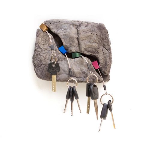 Rock Climbers' Key holder with climbing nuts keychains Gear Wall, Climber Gifts, Climbing Gifts, Rock Climbers, Key Rack, Pottery Crafts, Art N Craft, Key Hooks, Rock On