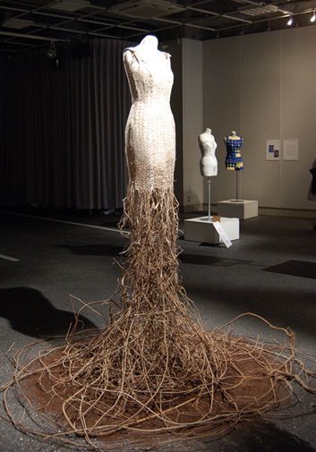 Katsura Takasuka - The clothes of Earth #faerie  amazing branch dress- could we make something like this? Earth Faerie, Mannequin Art, Dress Forms, Deco Floral, Art Dress, Mode Inspiration, The Clothes, Costume Design, Textile Art