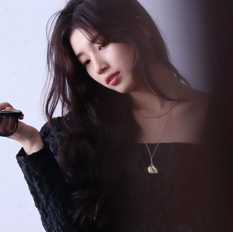 Suzy Management SOOP update Generation Photo, Cherry Bullet, Instyle Magazine, Kim Woo Bin, Bae Suzy, Flower Boys, Korean Actresses, Korean Celebrities, I Love Girls