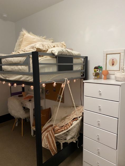 Loft Bed With Hanging Chair, Cozy Loft Bed Ideas, Hammock Under Loft Bed, Room Ideas High Bed, Hanging Net Bed, Bunkbed Room Ideas, Lofted Dorm Beds, Loft Beds For Teens, Modern Teen Bedrooms