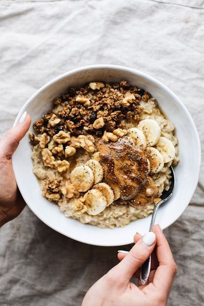 This Almond Butter Banana Oatmeal is so easy to make and is a delicious healthy breakfast. Creamy almond butter, crunchy granola, and fresh fruit. It is packed with whole foods, nutrients, and is great to start (or end) any day with! Try it today. Delicious Healthy Breakfast, Healthy Foods To Make, Breakfast Oatmeal, Yummy Healthy Breakfast, Crunchy Granola, Healthy Food Facts, Healthy Oatmeal, Banana Oatmeal, Healthy Diet Recipes