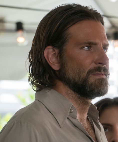 The Meaning Behind Bradley Cooper & Lady Gaga's Hair In A Star Is Born #refinery29 Bradley Cooper Hairstyle, Bradley Cooper Haircut, Bradley Cooper Hair, Lady Gaga Hair, Long Hair Beard, Mens Hairstyles Medium, Medium Length Hair Men, Men Haircut Styles, Medium Long Hair