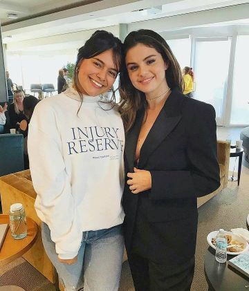 Selena Gomez With Fans, Selena Pictures, Same Old Love, Selena Gomez Cute, Selena Gomez Pictures, Selena G, Marie Gomez, Her Smile, Model Photography