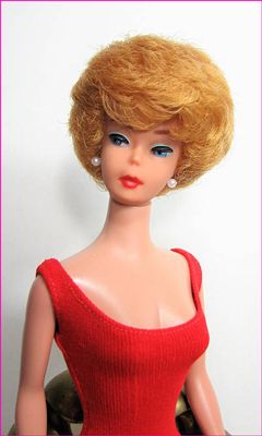 Menopausal Barbie, Vintage Barbie Dolls 1960s, Nostalgia 1960s, Vintage Dolls 1950s, Vintage Toys 1970s 1960s, 1960 Toys, Suitcase Chair, 60s Barbie, Midge Barbie Doll