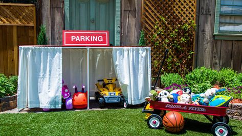 DIY KIDS CARPORT - Ken Wingard is making a storage space for your children's bikes, cars and wheelie toys. Ride On Toy Storage, Kids Bike Storage, Diy Outdoor Toys, Outdoor Toy Storage, Outdoor Bike Storage, Diy Carport, Play Area Backyard, Toy Garage, Craft Storage Organization