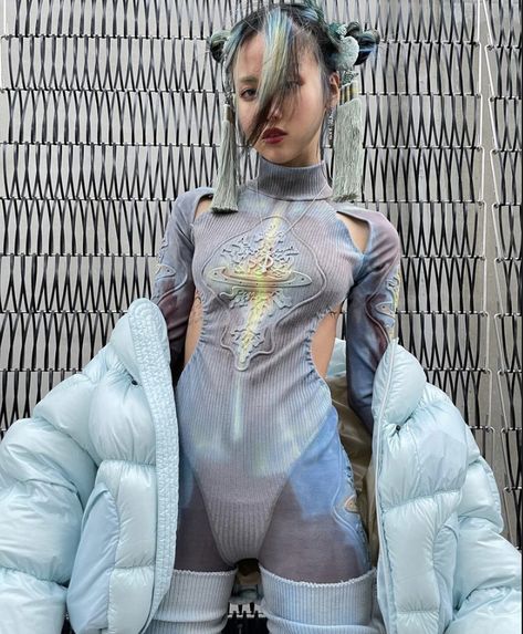 Cyberpunk Look Future Fashion, Acubi Cybercore, Cyberpunk Outfit Aesthetic, Cyberpunk Aesthetic Outfit, Cybercore Clothes, Tech Outfit, Space Fashion, Sci Fi Fashion, Cyberpunk Aesthetic