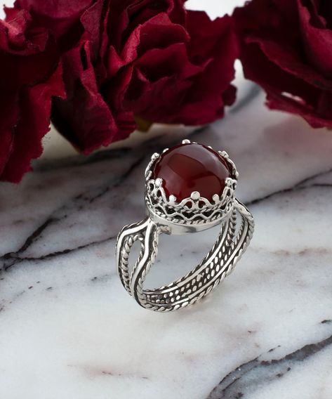 Add a touch of elegance to your everyday look with FiligranUSA's stunning 925 Sterling Silver Filigree Cocktail Ring 💍✨. This chic and minimal piece, adorned with a radiant Carnelian gemstone, is the perfect accessory to any outfit. Whether it's a gift for someone special or a treat for yourself, our meticulously crafted ring comes in sizes 5-12.5 and arrives in a beautiful gift box. Ready to upgrade your jewelry collection? Click the link for more details and to make this timeless beauty you... Silver Rings For Women, Silver Ring Designs, Sterling Silver Filigree, Filigree Design, Thanksgiving Gift, Jewelry Design Necklace, Red Stone, Silver Filigree, 925 Silver Rings