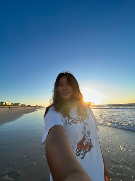 Sunrise wide angle selfie. 🤳🌞🌅 Wide Angle Selfie, Summer Pics, Picture Inspiration, Summer Pictures, Inspirational Pictures, Wide Angle, Summer Vibes, Selfies, T Shirts For Women