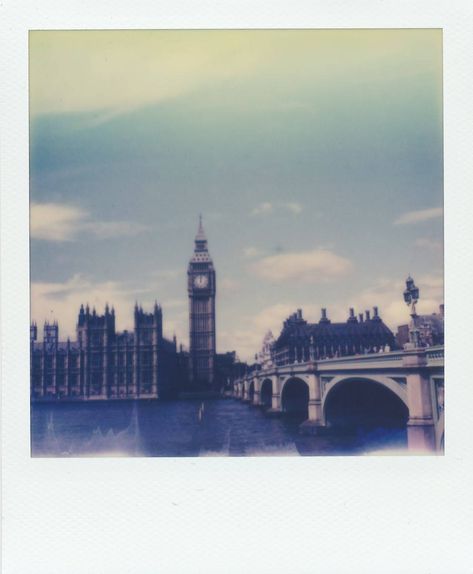 Been There London That | London Polaroid Polaroid Icon Aesthetic, London Polaroid, London Core, Polaroid Photography, Photo Polaroid, Floating Garden, London Aesthetic, London Places, Polaroid Pictures