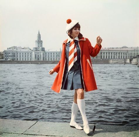 A fashion model in the Soviet Union shows off the new style in St. Petersburg, USSR (now Russia) in 1968. The USSR tended to copy Western fashions when they could, but most styles were not available to most of the public. Soviet Women Fashion, 60s Witch, 70s Mode, Soviet Fashion, Vintage Fashion 1960s, Mod Girl, Hey Mama, Fashion 1960s, Vintage Everyday