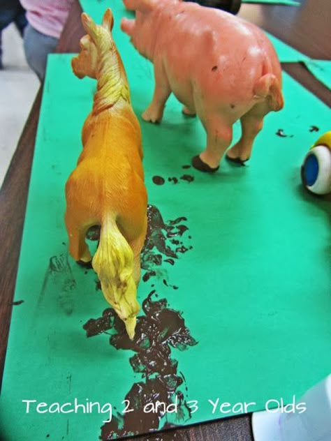 Teaching 2 and 3 Year Olds: Farm Animal Tracks Farm Theme Crafts, Farm Activities Preschool, Farm Week, Farm Animals Preschool, Farm Lessons, Farm Animals Activities, Preschool Farm, Farm Theme Preschool, Farm Animal Crafts