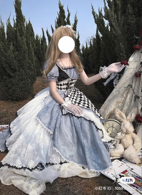 Alice And Wonderland Cosplay, Alice Cosplay Wonderland, Alice In Wonderland Quince Dress, Alice In Wonderland Sweet 16 Dresses, Alice In Wonderland Themed Outfits, Alice In Wonderland Inspired Outfits, Alice In Wonderland Wedding Dress, White Rabbit Alice In Wonderland, Alice Cosplay