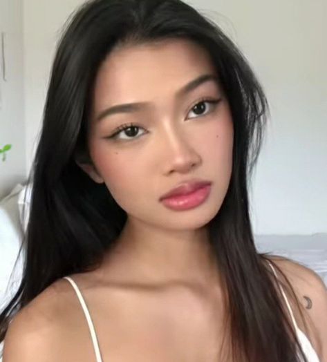 Simple Makeup Looks Morena, Make Up Looks For Morena Skin, Makeup For Southeast Asian, Simple Make Up For Morena Skin, Make Up Inspo For Morena, Dear Peachy Makeup, Filipina Eye Makeup, Peachy Makeup Look On Dark Skin, Filipino Makeup Looks Natural