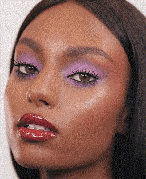 Lilac Eyeshadow, Purple Makeup Looks, Graphic Eyes, Bold Eye Makeup, Purple Eye Makeup, Easter Makeup, Purple Makeup, Purple Eyeshadow, Makeup Eye Looks