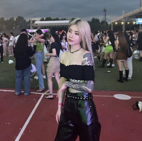 #narci #dabin #festival #aesthetic #korean #makeup #kmakeup #teenagelife #dream #festivalfashion #fashion #instagram #fashioninpo #outfit #ootd #blackoutfit #fits #influencer #youtuber #festivalfashion #carnival #carnaval #lifestyle #life #style #stylish #inspo #outfitinspo #outfitideas #ideas #festivalideas Narci Korean, Festival Aesthetic, Streetwear Inspo, Aesthetic Korean, Korean Aesthetic, Charli Xcx, Korean Makeup, Black Outfit, Festival Fashion