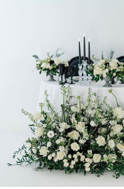 Signing Table Flowers, Black And White Affair, 2024 Plan, Green Wedding Bouquet, Long Tables, White Weddings, Wedding Moodboard, Hollywood Wedding, White Bridal Bouquet