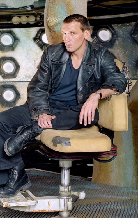 Dr Who Christopher Eccleston, Christopher Eccleston Doctor Who, Ninth Doctor Icon, Doctor Who 9, 9th Doctor, Doctor Who Wallpaper, Ninth Doctor, Tv Doctors, Bbc Doctor Who