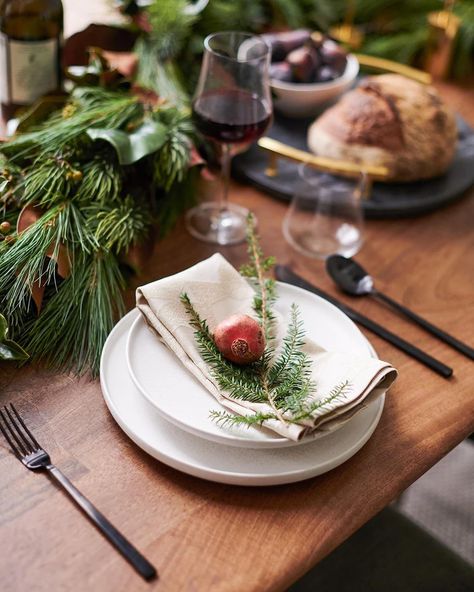 How To Create A Tablescape For A Small Table This Holiday Season Black Utensils Table Setting, Black Utensils, Elm Furniture, West Elm Furniture, Christmas Home Decor Ideas, Teen Furniture, Christmas Tableware, Star Christmas, Christmas Tablescapes