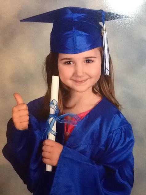 Daycare Graduation Pictures, Pre K Graduation Pictures Photo Ideas, Vpk Graduation Pictures, Kindergarten Cap And Gown Pictures, Kindergarten Cap And Gown, Kindergarten Graduation Pictures, Vpk Graduation, Preschool Photography, Kindergarden Graduation