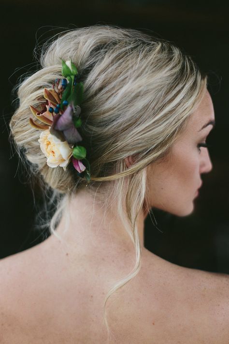 Loose French Twist, Bridal Hair Styles, Simple Elegant Hairstyles, Bridal Hair Up, Industrial Wedding Inspiration, Wedding Haircut, Unique Wedding Hairstyles, French Twist Updo, Twist Updo