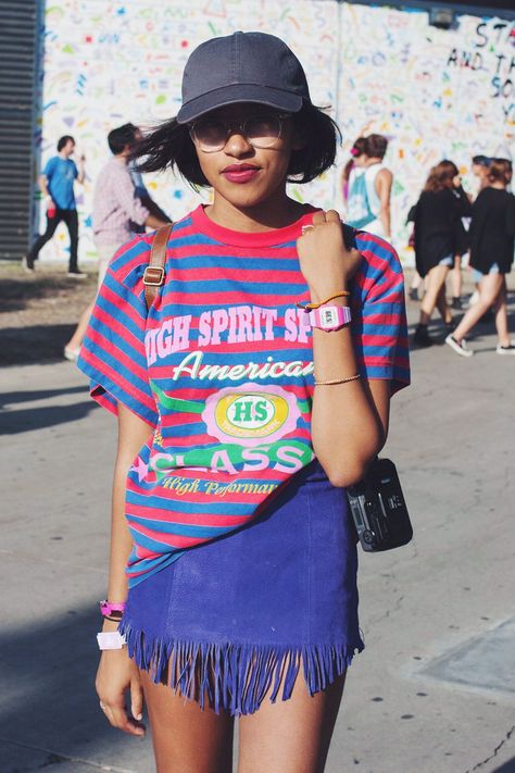 The 39 Best Street-Style Snaps From L.A.'s FYF Fest #refinery29 http://www.refinery29.com/2015/08/92834/fyf-fest-2015-street-style-pictures#slide-22 Very Fresh Prince of Bel-Air. ... L.a. Fashion, Colombia Street Style, Los Angeles Street Style 2023, Colorful Sneakers Outfit Street Style, Creative Summer Outfits, Cool Street Fashion Summer, Portuguese Street Style, 2024 Street Fashion, Brazil Street Style