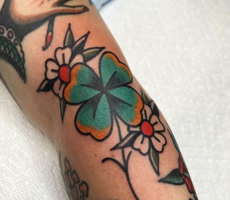 Shamrock Traditional Tattoo, Rose And Clover Tattoo, Neo Traditional Clover Tattoo, American Traditional 4 Leaf Clover Tattoo, American Traditional Four Leaf Clover, Old School Clover Tattoo, American Traditional Shamrock Tattoo, Neo Traditional Tattoo Style, American Traditional Clover Tattoo