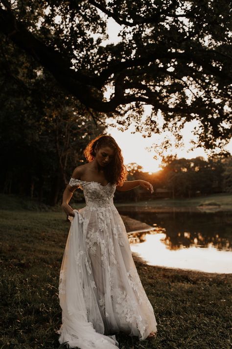 Melissa Marshall, Modern Romantic Wedding, Madi Lane, Top Wedding Dress Designers, Romantic Wedding Inspiration, Ranch Home, Dream Wedding Ideas Dresses, Wedding Goals, Wedding Dresses Romantic