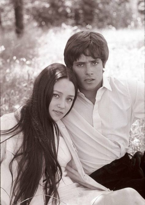 Leonard Whiting and Olivia Hussey Zeffirelli Romeo And Juliet, Romeo Montague, Leonard Whiting, Juliet Capulet, Olivia Hussey, 인물 사진, William Shakespeare, Romeo And Juliet, Old Hollywood