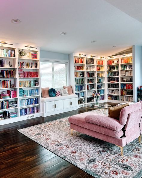 Modern Home Library, At Home Library, In Home Library, Home Library Ideas, Dream Home Library, Cozy Home Library, Home Library Rooms, Reading Space, Bookshelf Inspiration