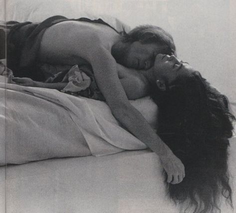 John Lennon Yoko Ono, John Lennon And Yoko, Yoko Ono, Annie Leibovitz, People Magazine, Pop Rock, Foto Inspiration, John Lennon, The Beatles