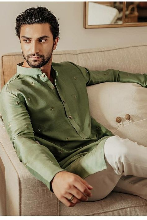 Mens Outfits Dressy, Mens Casual Wedding, Kurta Designs Men's, Sherwani For Men Wedding, Boys Kurta Design, Wedding Kurta For Men, Gents Kurta Design, Gents Kurta, Sherwani For Men