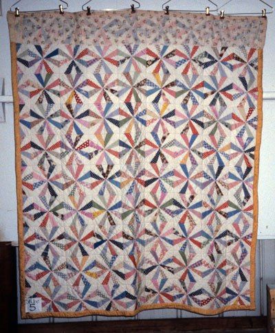 1930s Quilts, Feedsack Quilt, Laser Level, Antique Quilt, Straight Line, Quilting Tips, Things To Remember, Quilt Piecing, Quilt Top